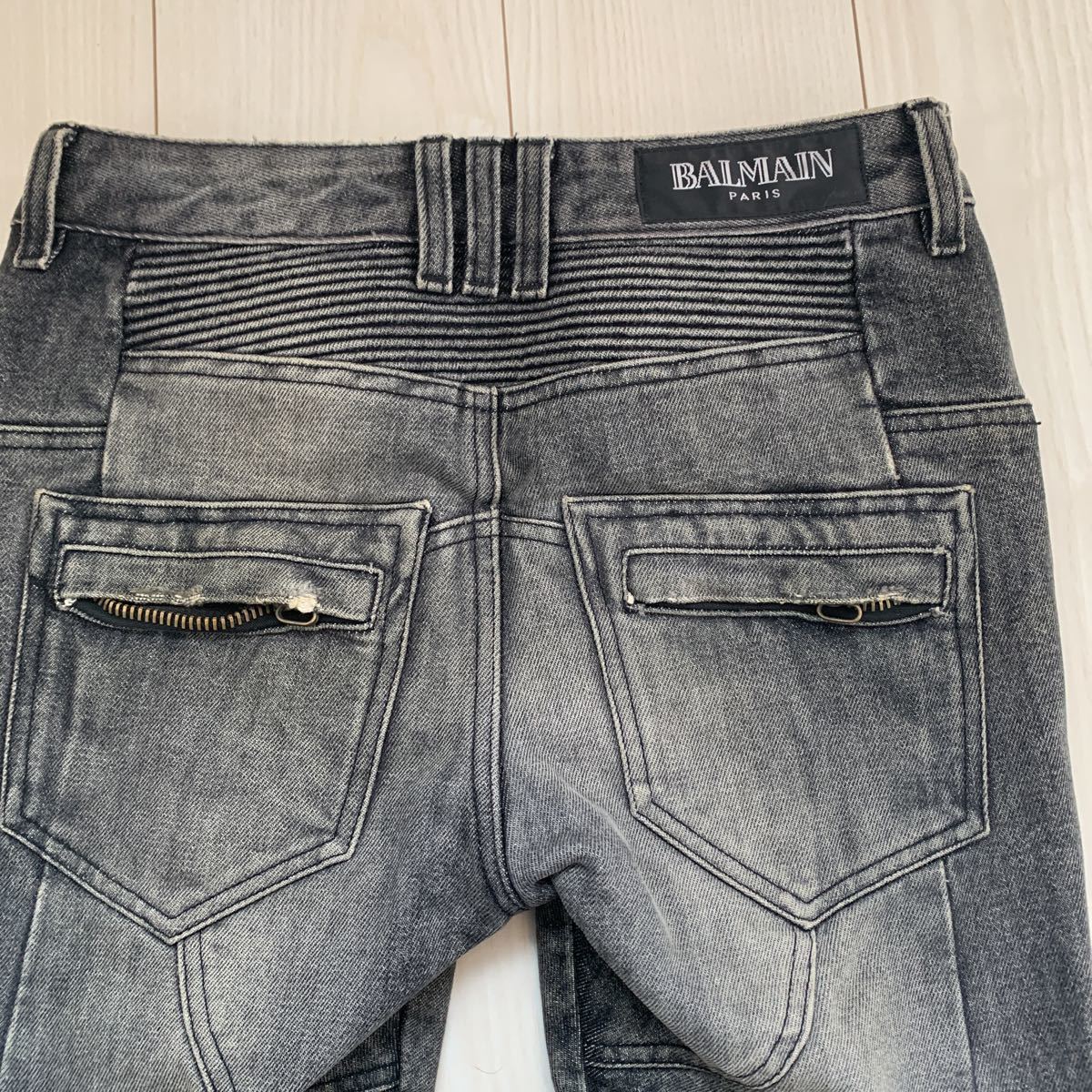 バルマン　デニムパンツ バイカーパンツ BALMAIN デニム - JEAN ラスト1点SLIM 金ボタン