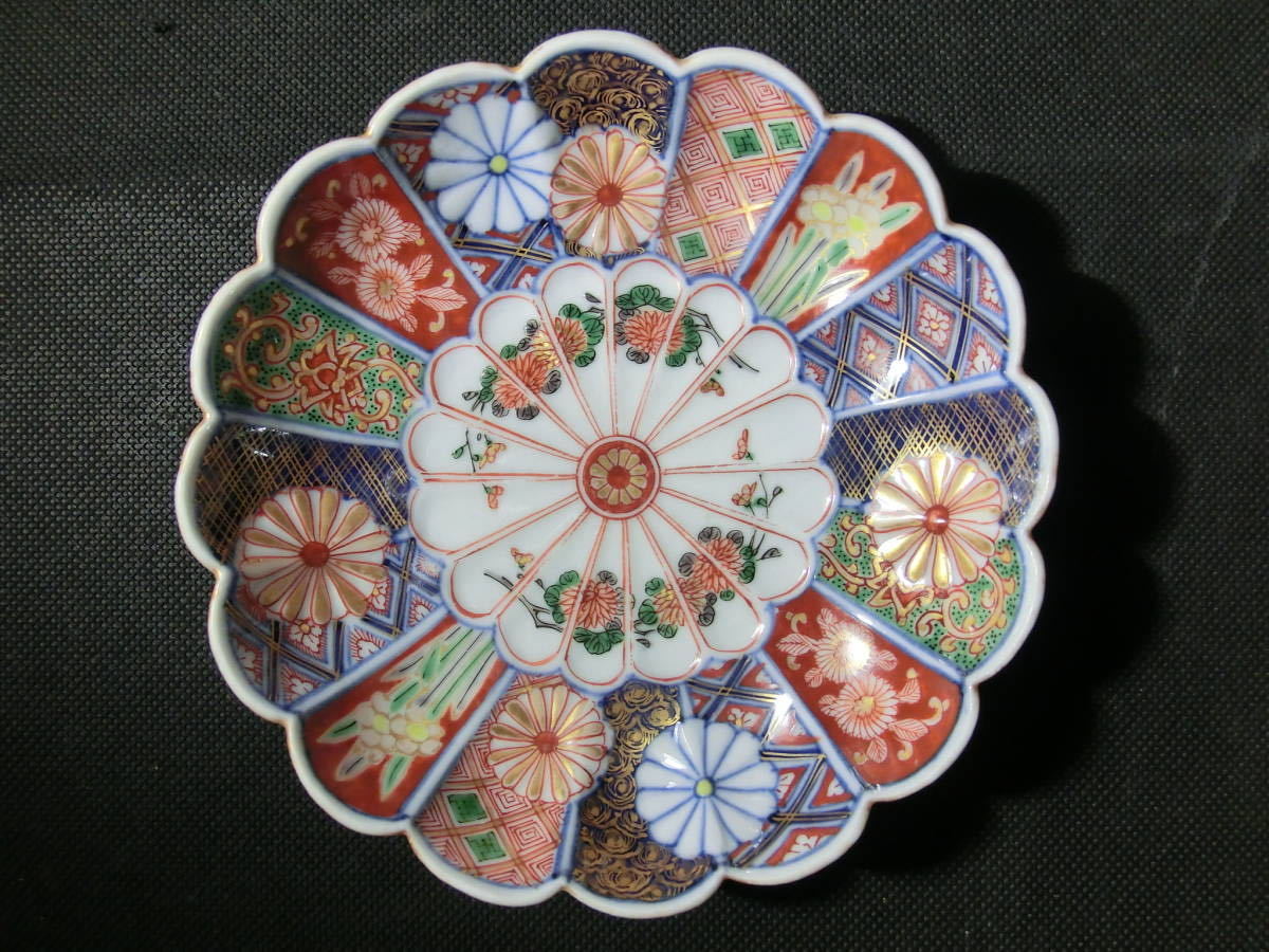 大聖寺伊万里 奇玉宝鼎之珍 色絵 - 菊型 五寸皿 生活骨董