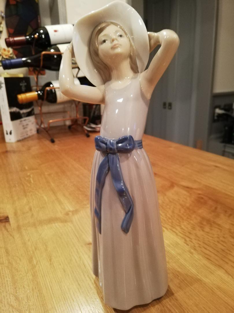 スペイン NAO社製 少女人形 磁器製 ☆ 美品 リヤドロ LLADRO