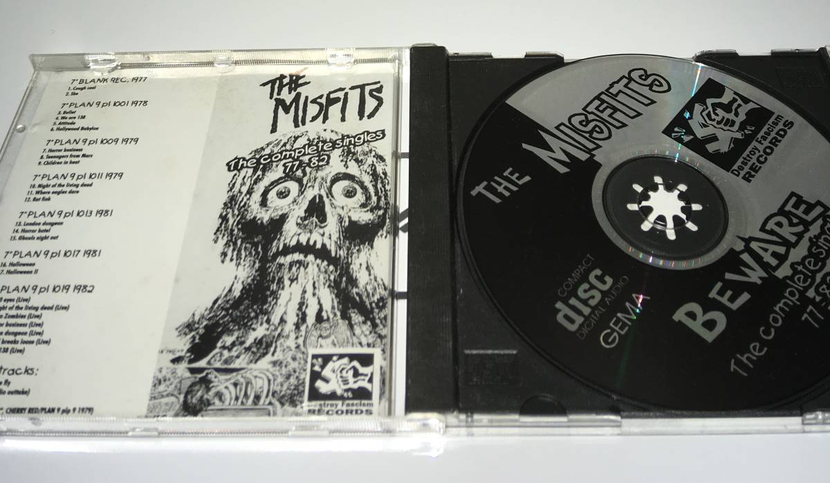 The Misfits Beware The Complete Singles 77 ダンジグ Danzig ハードコア Hardcore 一般 売買されたオークション情報 Yahooの商品情報をアーカイブ公開 オークファン Aucfan Com
