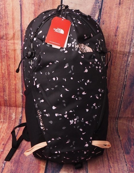 大得価，新品 正規 ノースフェイス VERSATILE 15L レインカバー付 登山用 デイパック/リュック ジェットブラック 直営店購入(ザ・ノース・フェイス)｜売買されたオークション情報、yahooの商品情報をアーカイ ザ・ノース・フェイス