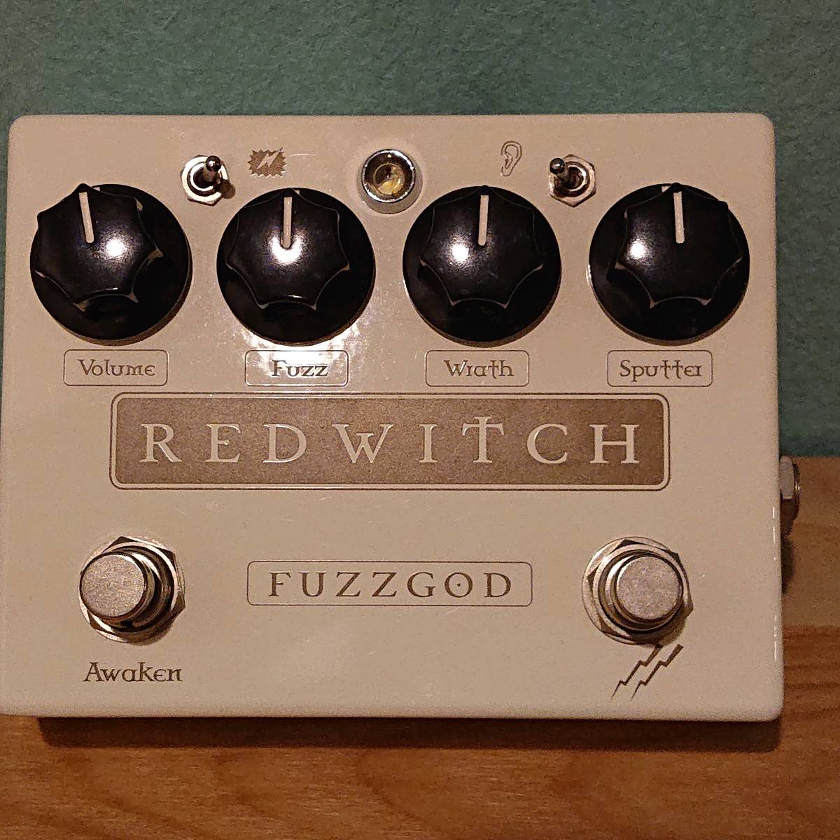 Fuzz Red Witch God II - 0 | Pedals Pedal Sweetwater Lounge Tone