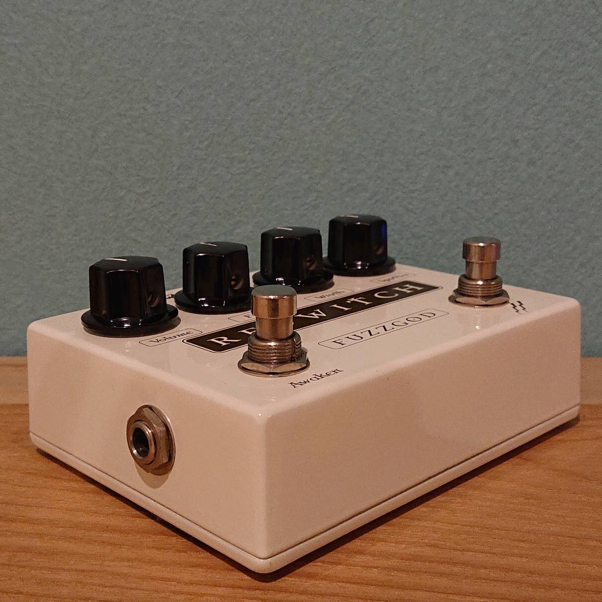 Fuzz Red Witch God II - 0 | Pedals Pedal Sweetwater Lounge Tone