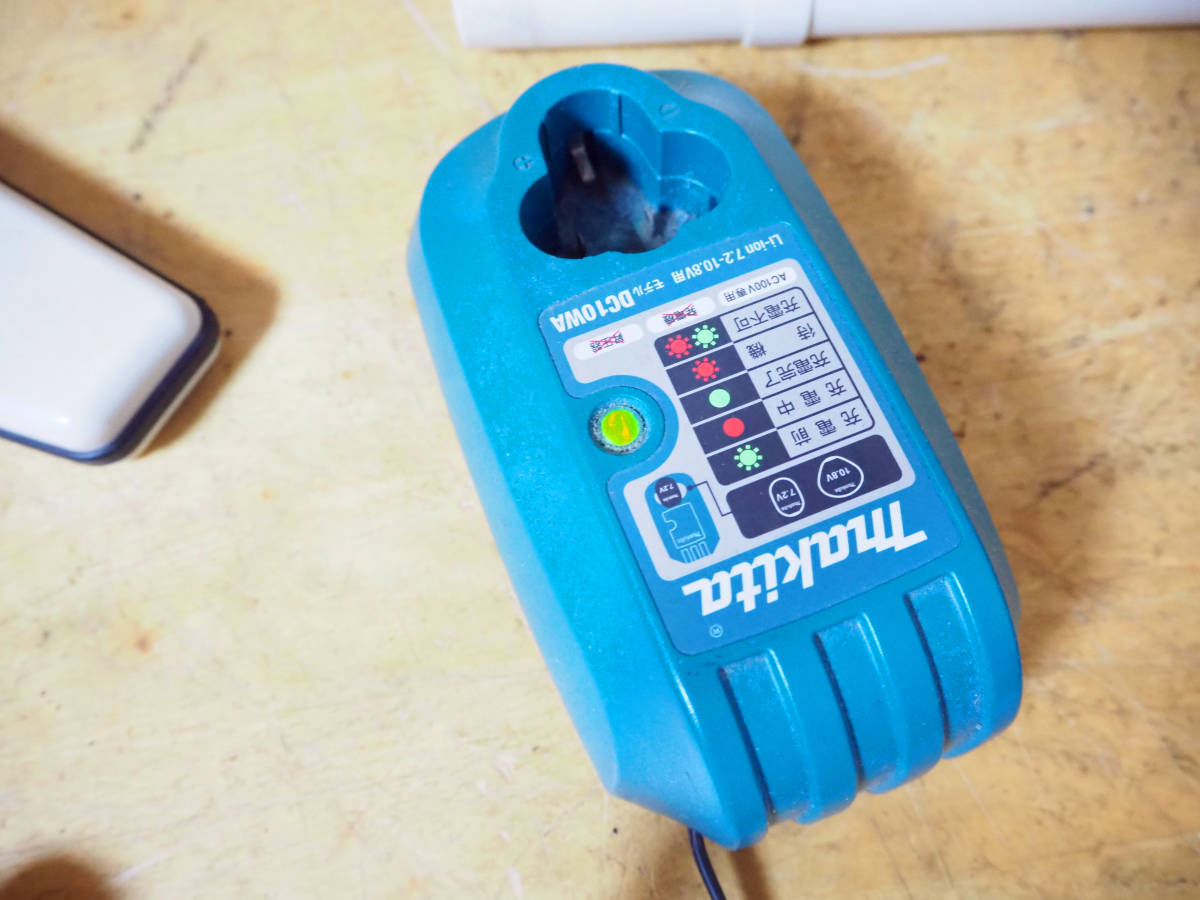 MAKITA マキタ 10.8V 充電式 クリーナー 掃除機 CL102D