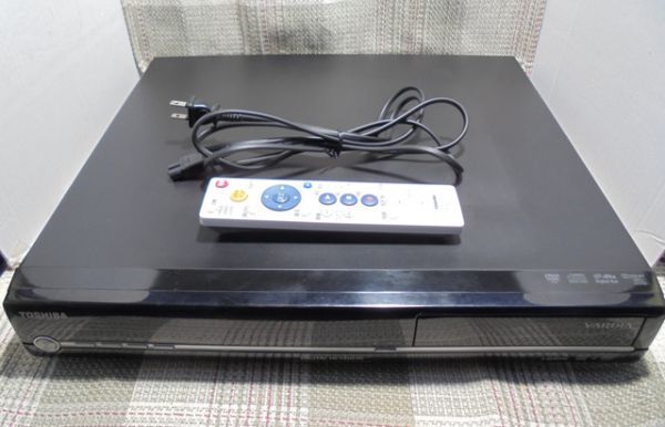 4F TOSHIBA VARDIA RD-S302 HDD＆DVDレコーダー 箱 TOSHIBA VARDIA RD-S302（東芝 HDD&DVD ビデオレコーダー／08年製）一
