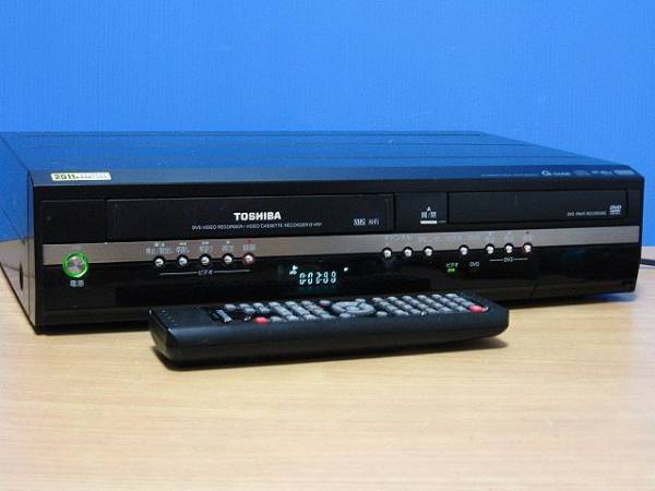 で記念購入 東芝 VHS/HDD/DVDレコーダー RD-W301 リモコン付 中古品K-5150