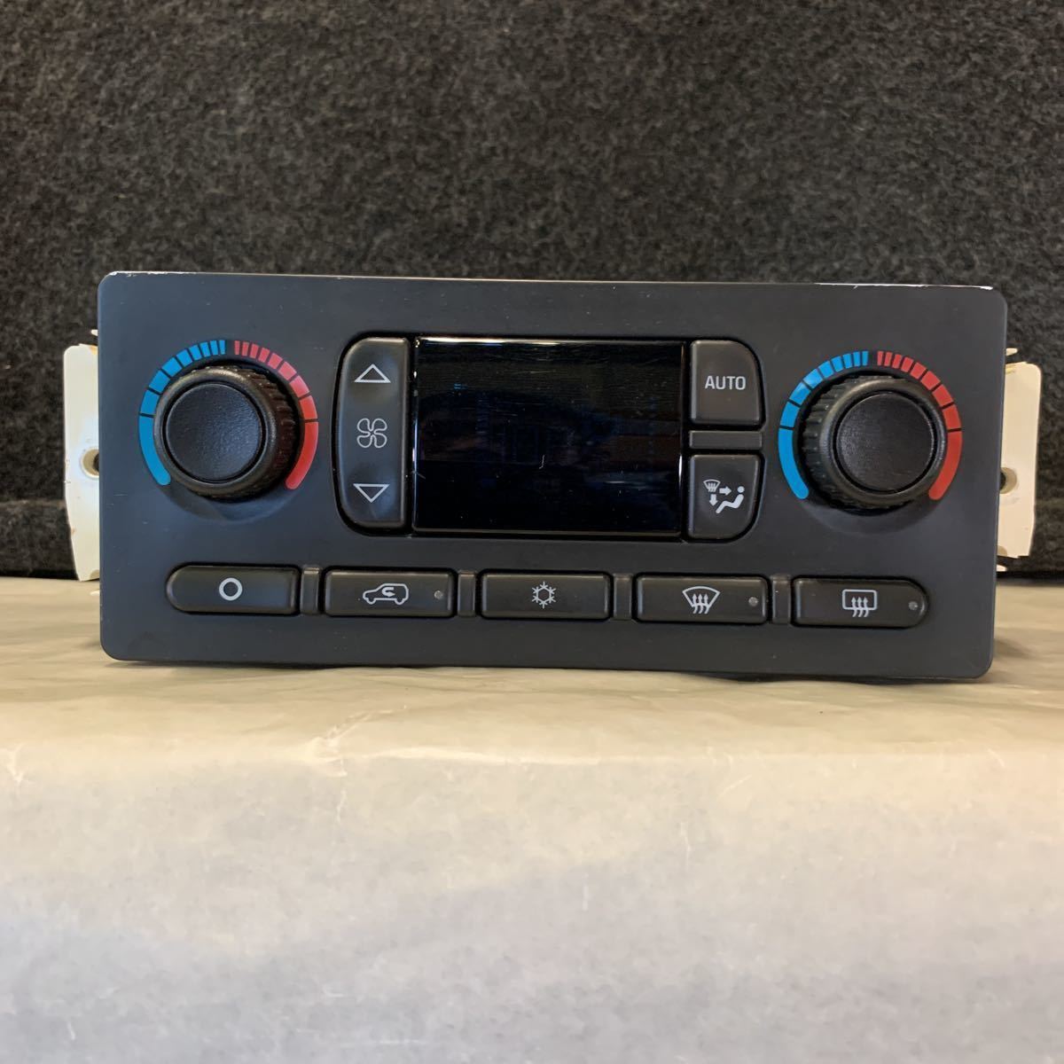 ハマーH2 H2 HUMMER ハマー エアコン スイッチ バルブ交換 電球交換 