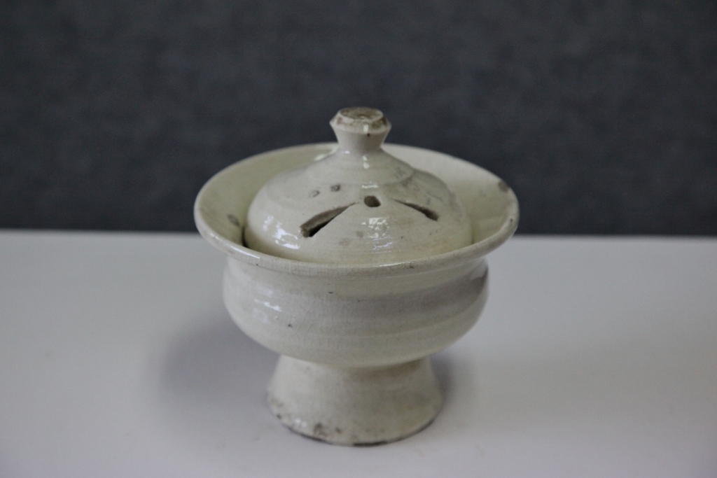 李朝 白磁香爐（1392–1897 CE） | 入蘆花（ロカニイル） 朝鮮美術 中国