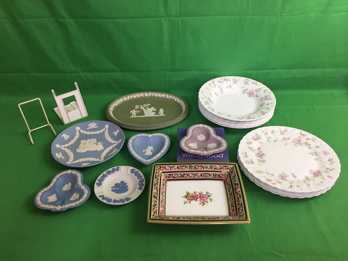 最安値，100%新品 WEDGWOOD ウェッジウッド 17点セット プレート スープ皿 スタンド ジャスパー CLIO D782088-Y123#B091/②(ウェッジウッド)｜売買されたオークション情報、yahooの商品情報をアーカイブ公開 - オークフ ウェッジウッド
