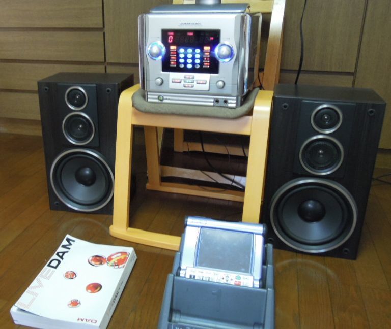 【品質保証，正規保証】 DAM-30G ダム-30G カラオケ家庭用 デンモク 充電器 目次本 SONYスピーカー 簡単リモコンおまけつき(カラオケ機器)｜売買されたオークション情報、yahooの商品情報をアーカイブ公開 - オークファ カラオケ機器