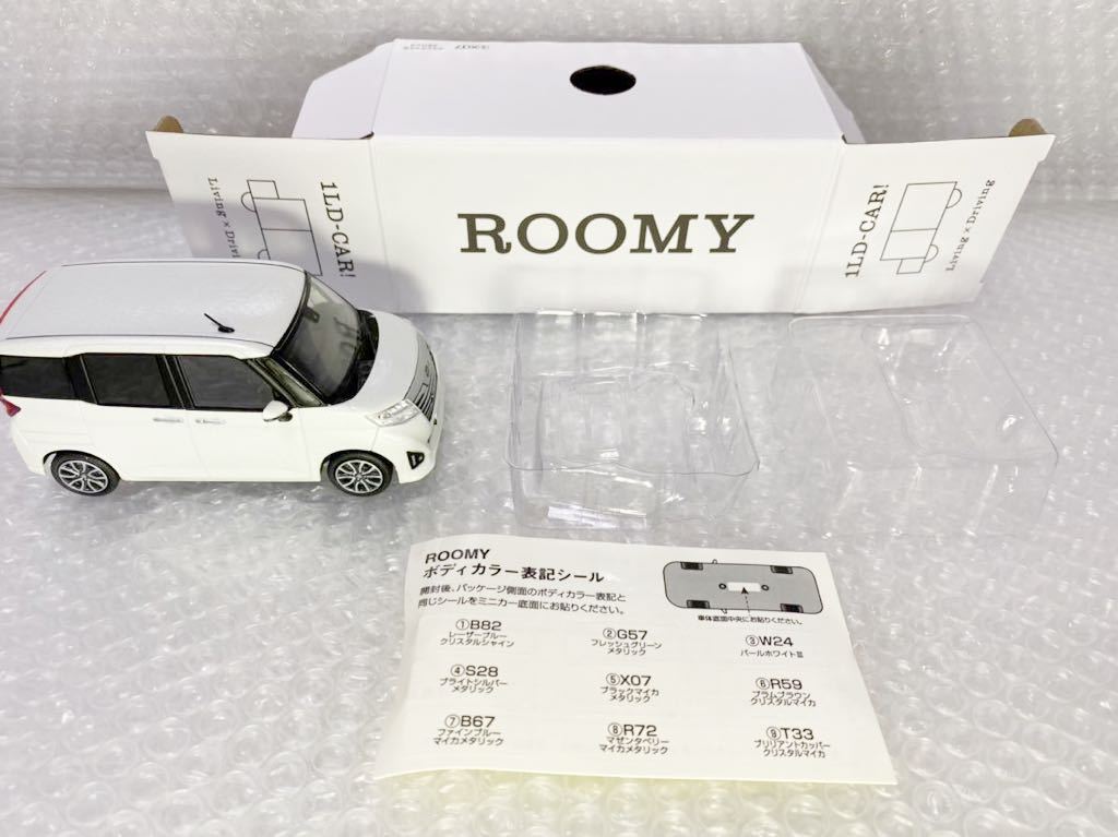 希少 1/30 トヨタ 新型ルーミー ROOMY カラーサンプル 非売品 ミニカー