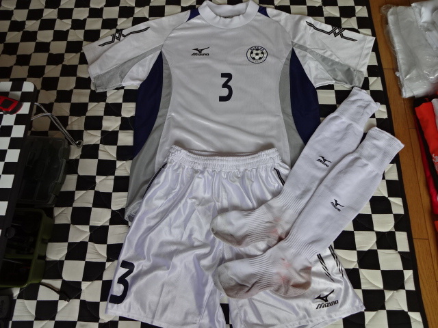 爆買い，大人気 mizuno ミズノ 社会人サッカーユニフォーム Ｌ 白 練習着 品(ユニフォーム)｜売買されたオークション情報、yahooの商品情報をアーカイブ公開 - オークファン ユニフォーム