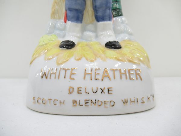 新品，お買い得 古酒 WHITE HEATHER ホワイトヘザー デラックス SCOTCH WHISKY スコッチ ブレンデッド ウイスキー バグパイパー 陶器 43% 未開栓 B922A-M