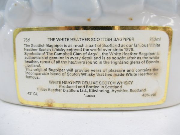 新品，お買い得 古酒 WHITE HEATHER ホワイトヘザー デラックス SCOTCH WHISKY スコッチ ブレンデッド ウイスキー バグパイパー 陶器 43% 未開栓 B922A-M