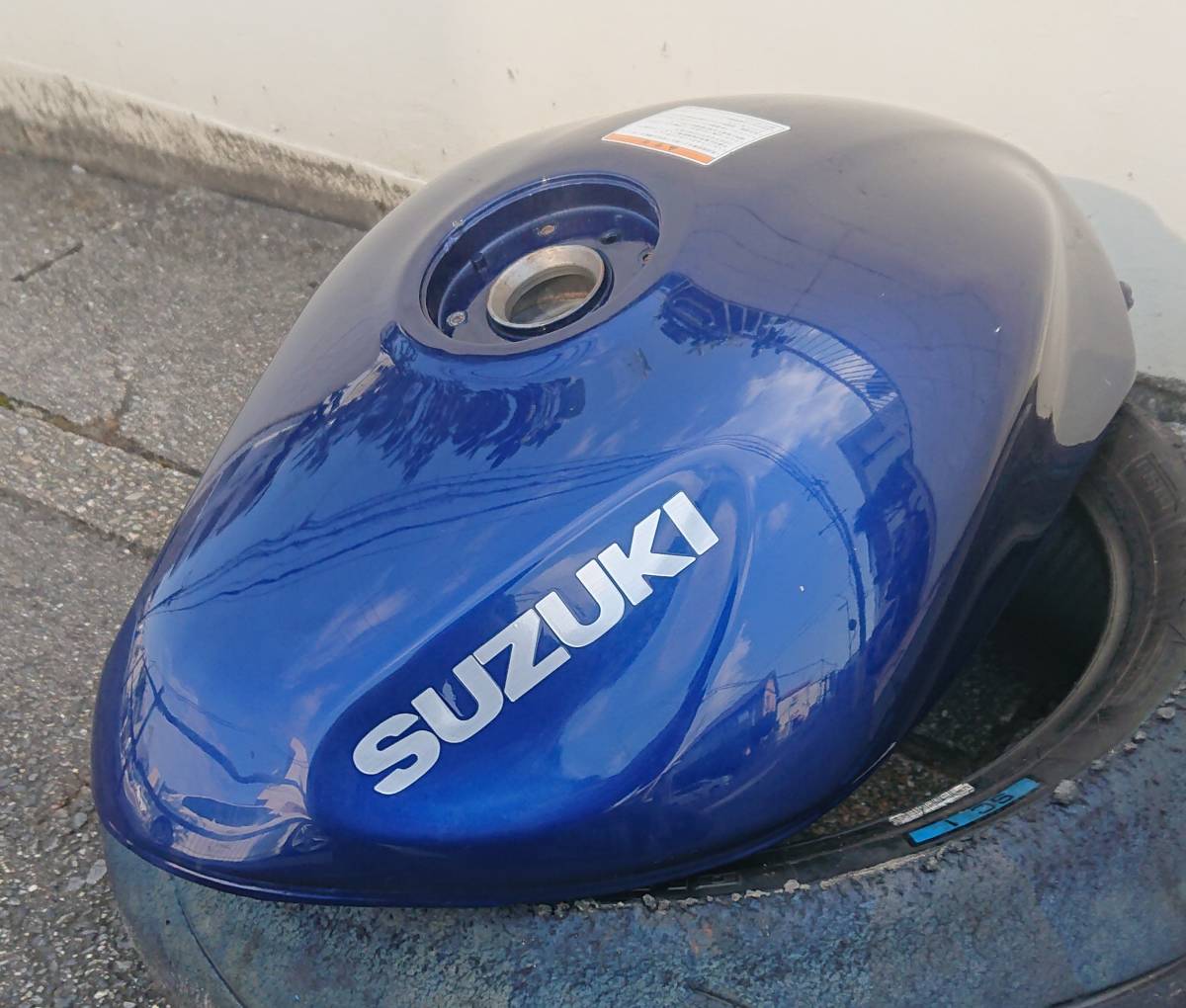 訳あり品) バンディット1200 GV77A タンク ガソリンタンク 純正