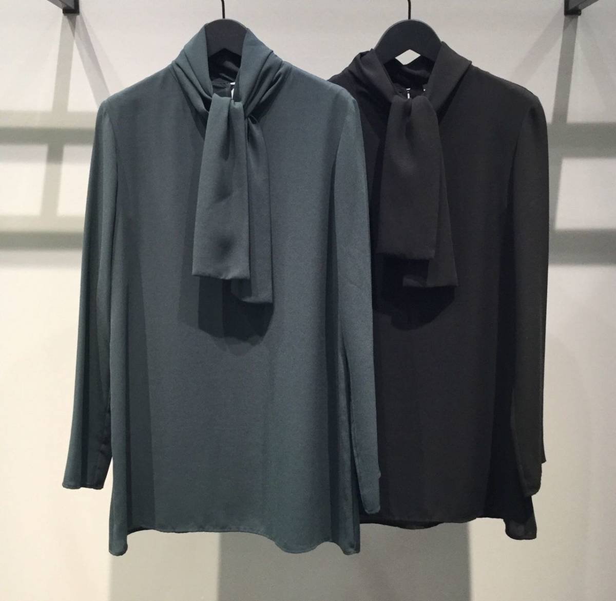 美品 セオリーリュクス theory luxe 秋物 ボウタイ ブラウス とろみ 
