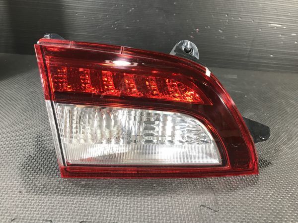 ★送料無料★27T007 レガシィ アウトバック BS 左テールライト 内側_1