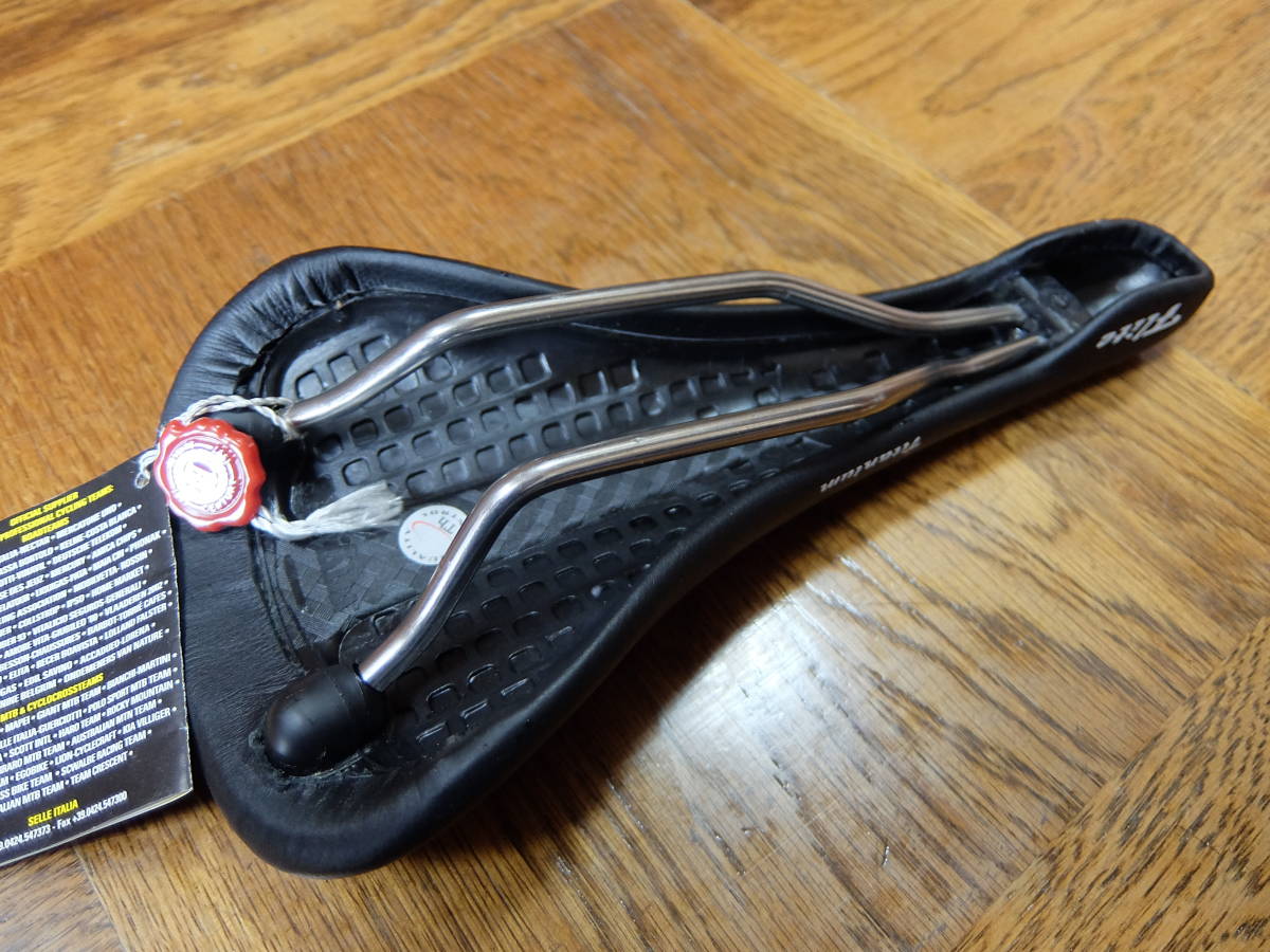 ITALIA SELLE サドル Selle BLK Italia TM 新品未使用 Mn NOVUS selle SLR 新品 L Flow 株式会社フカヤ