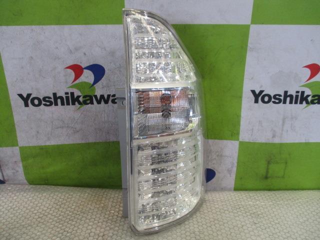  ノア ZRR70G 右テールランプ 16356449(テールライト)｜売買されたオークション情報、yahooの商品情報をアーカイブ公開 - オークファン トヨタ用