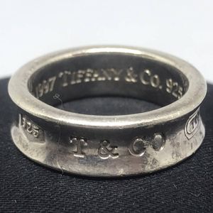 ティファニー リング メンズの平均価格は9 650円 ヤフオク 等のティファニー リング メンズのオークション売買情報は13件が掲載されています