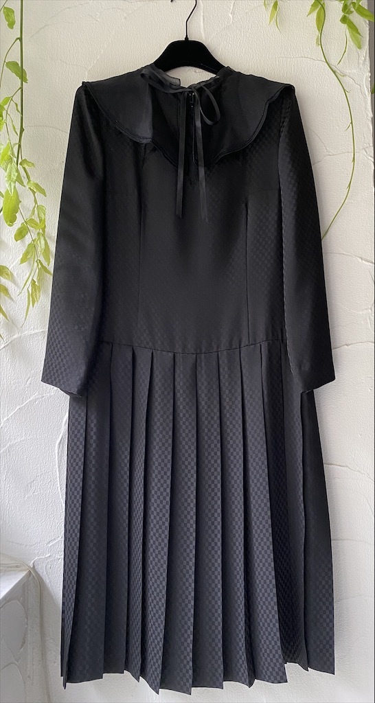 ワンピース 長袖 フォーマル プリーツスカート ロング オーガンジー衿付き 黒 市松柄 サイズ Mサイズ 売買されたオークション情報 Yahooの商品情報をアーカイブ公開 オークファン Aucfan Com