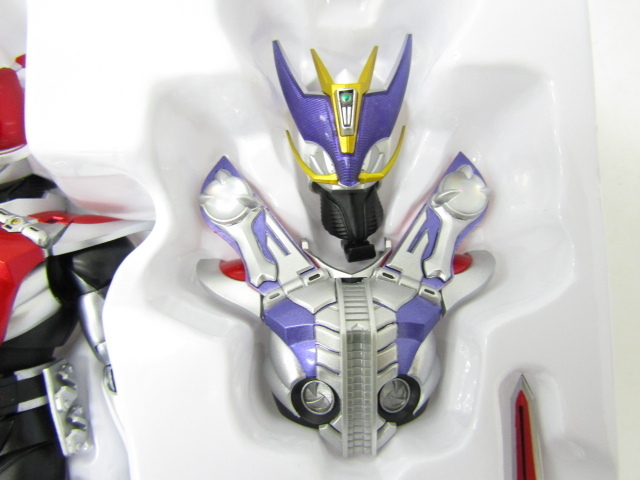S.H.Figuarts（真骨彫製法）仮面ライダー電王 ソードフォーム／ガン