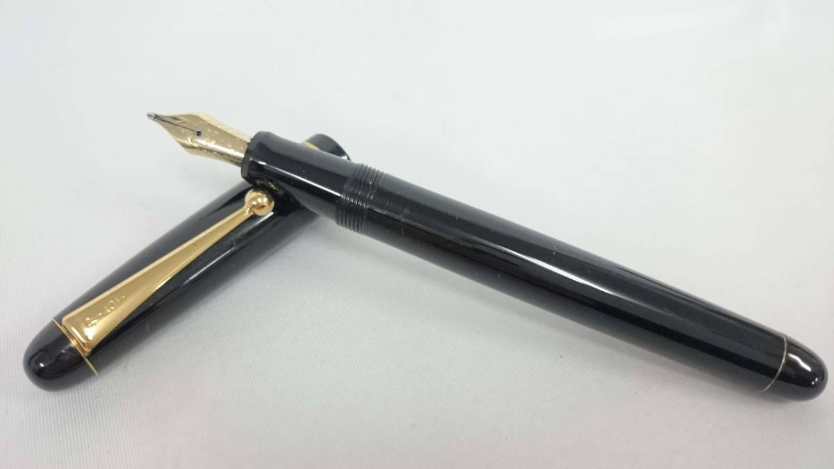 ◇◇PILOT パイロット 万年筆 ペン先14K 585 F ブラック×ゴールド色