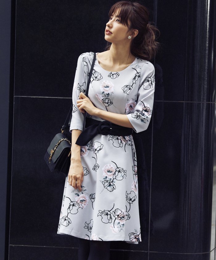 デビュードフィオレ フラワーフロッキーフレアーワンピース サイズ36 7号 ワンピース 売買されたオークション情報 Yahooの商品情報をアーカイブ公開 オークファン Aucfan Com