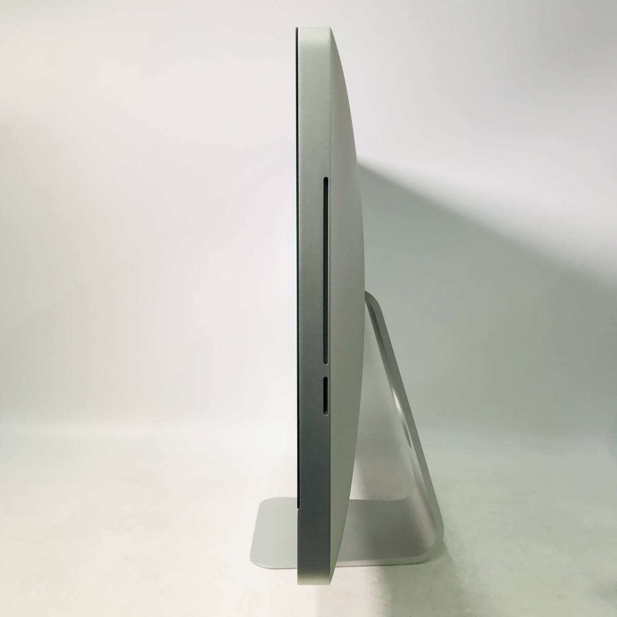 製品を信頼できるお店で買い ジャンク iMac 21.5インチ（Late 2009