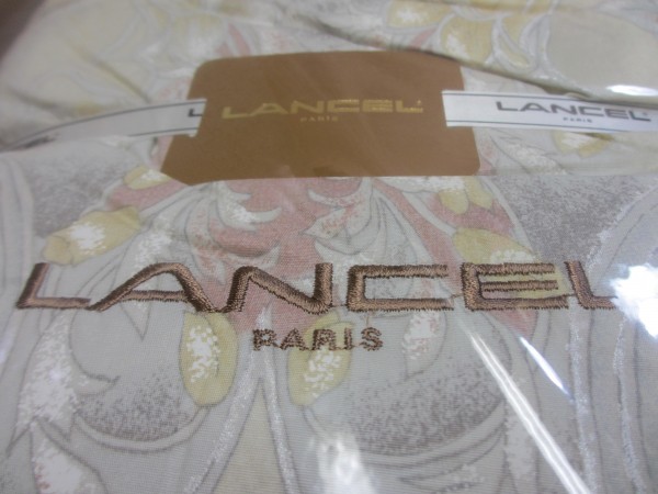 - LANCEL LANCEL（寝具）のフリマアイテム一覧 ランセル Yahoo!オークション &frasl; ◇ランセル&frasl;シルク綿入肌掛けふとん の落札相場 「lancelランセル」寝具 (家庭用品) 花 掛け布団の人気アイテム 2026年最新LANCEL ウォッシャブルダウンケット ダウンケット メルカリ