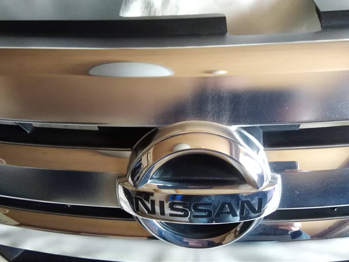 セレナC26　H25年　ハイウェイスターハイブリッド　純正フロントグリル_2