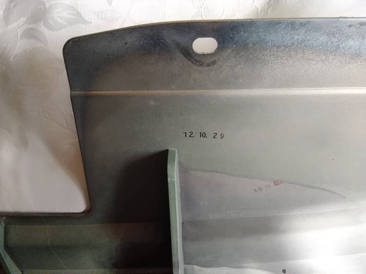 セレナC26　H25年　ハイウェイスターハイブリッド　純正フロントグリル_6