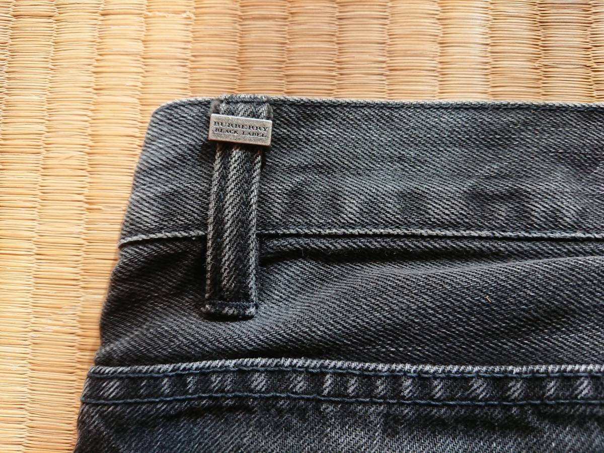 バーバリーブラックレーベル ウォシュ加工ブラックデニムパンツ サイズ 