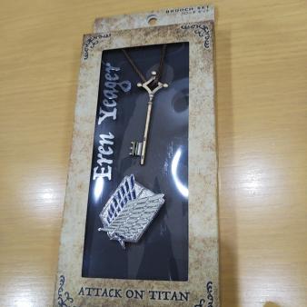 Usj限定 進撃の巨人 ブローチセット ネックレス 地下室の鍵 コスプレ衣装 売買されたオークション情報 Yahooの商品情報をアーカイブ公開 オークファン Aucfan Com