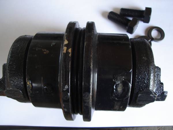  トラックローラー 1個 コマツ KOMATSU PC30UU-3 PC28UU-3 PC38UU-3 PC30MR-1 PC30MR-2 PC30MR-３ PC35MR-1など ユンボ(建設機械、重機)｜売買されたオークション情報、yahooの商品情報をアーカイブ公開 - オークフ 建設機械、重機