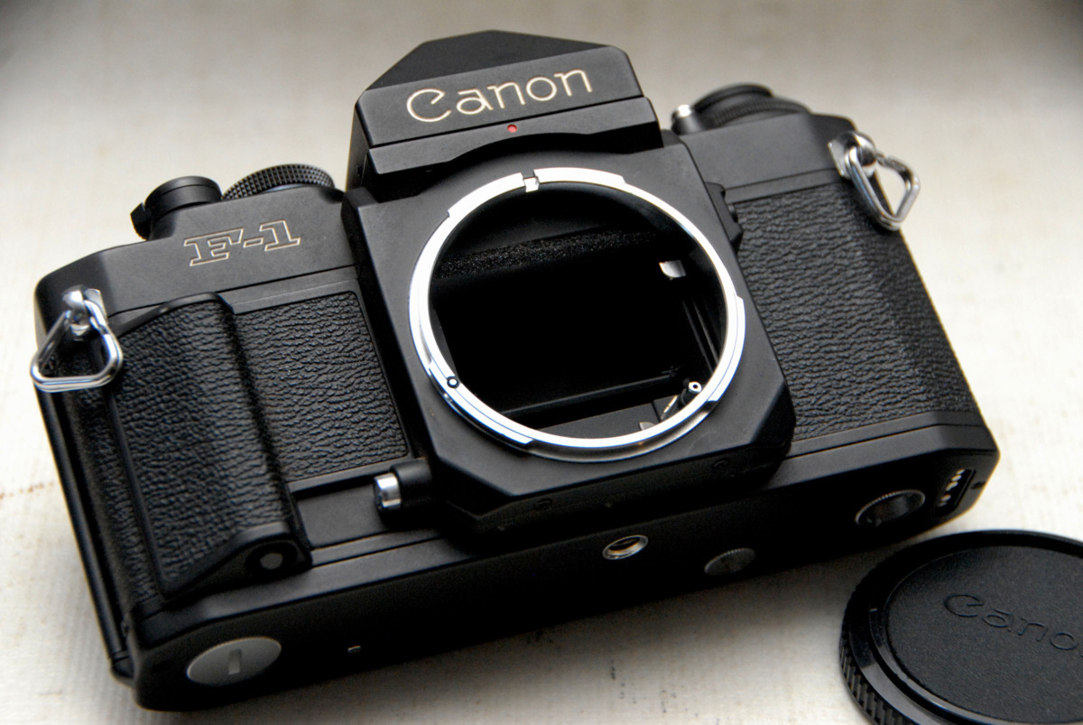 Canon キャノン 最高峰 一眼レフカメラ NEW F-1 ボディ + アイレベルファインダー付 良好品 （腐食無し）_2