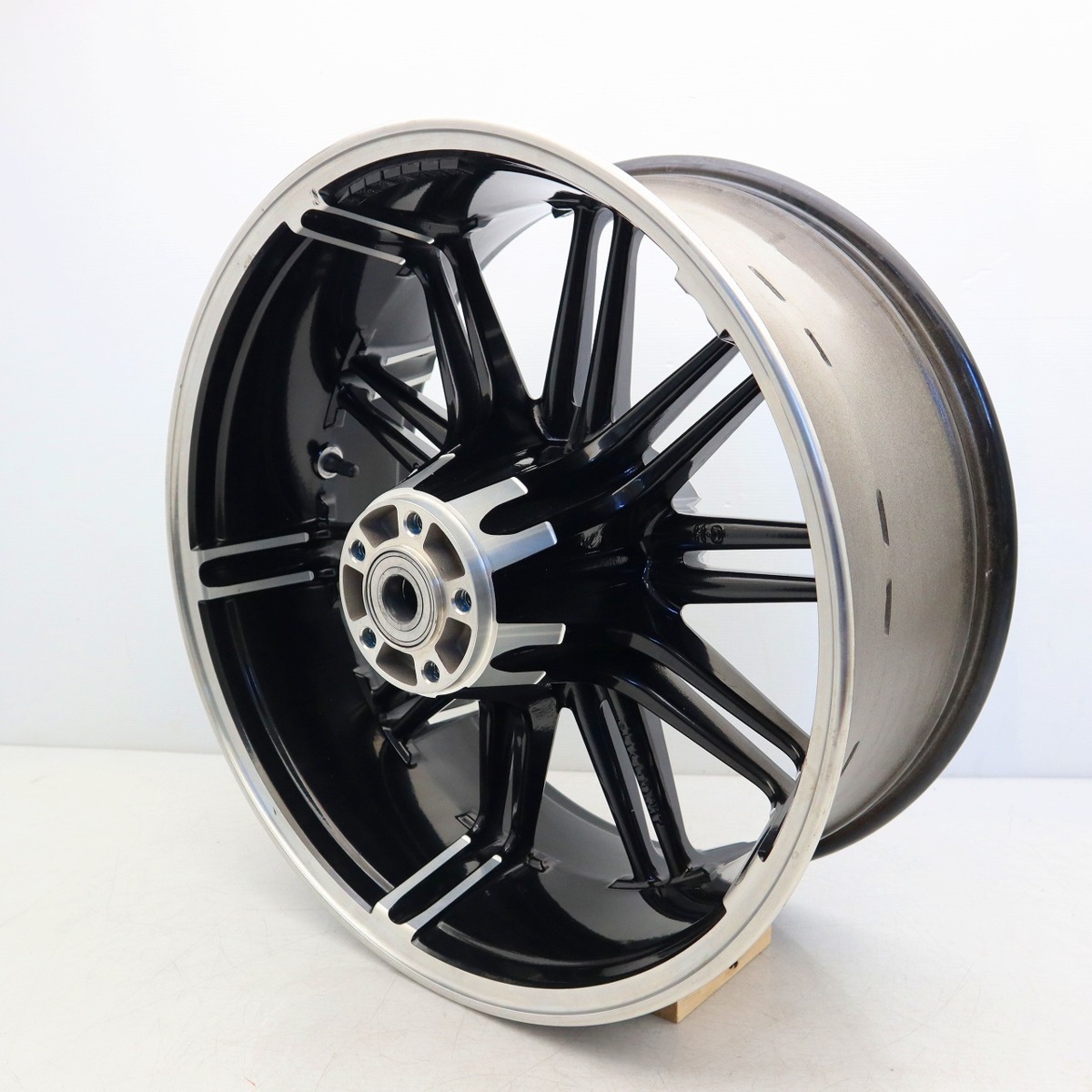 純正 リア ホイール 18x8.00 FXSB ソフテイル ブレイクアウト 
