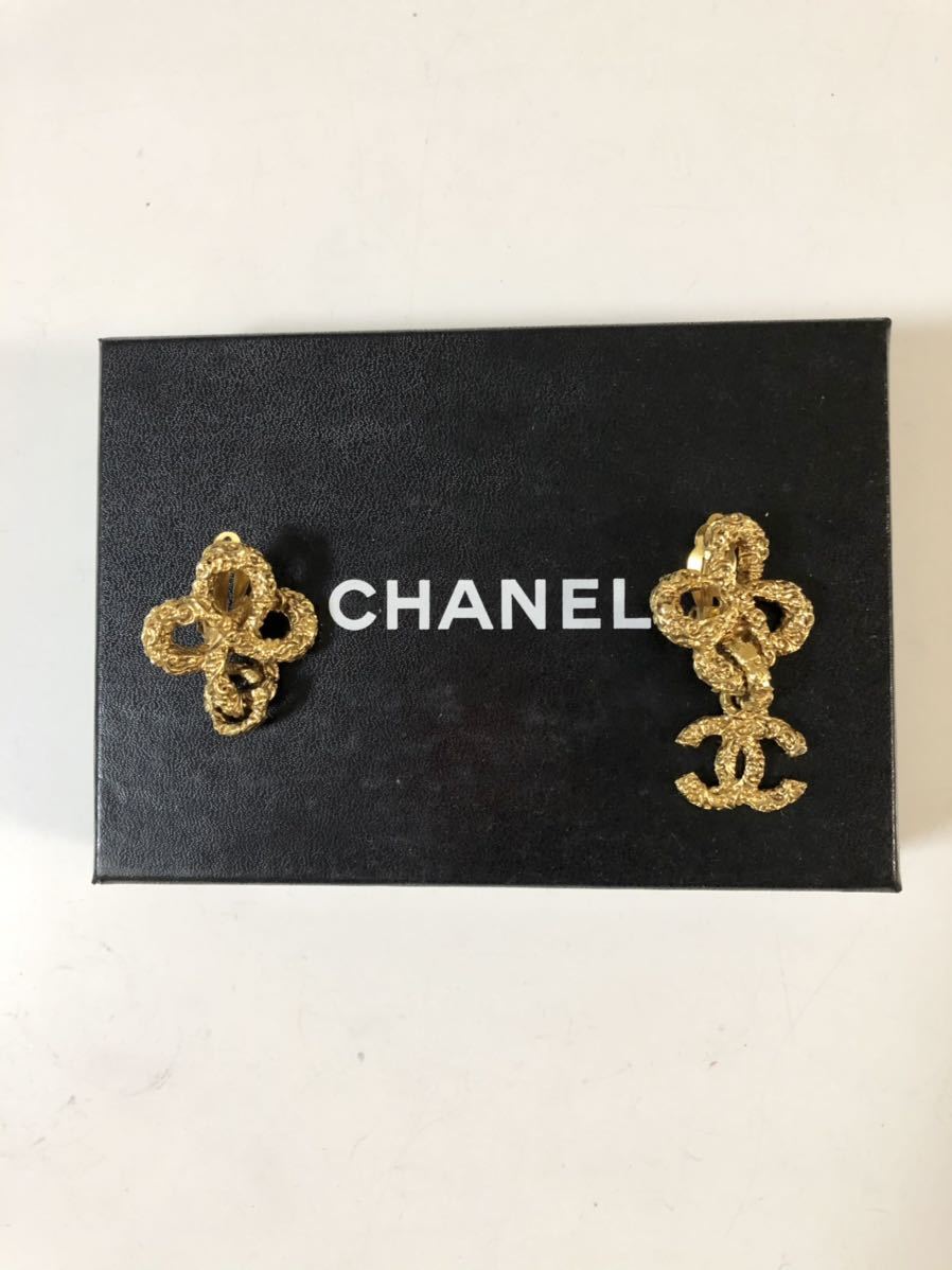 希少 ヴィンテージ 94A シャネル イヤリング ココマーク 金×黒 片耳のみ 中古 CHANEL イヤリング ヴィンテージ ココマーク 94A ゴールド色