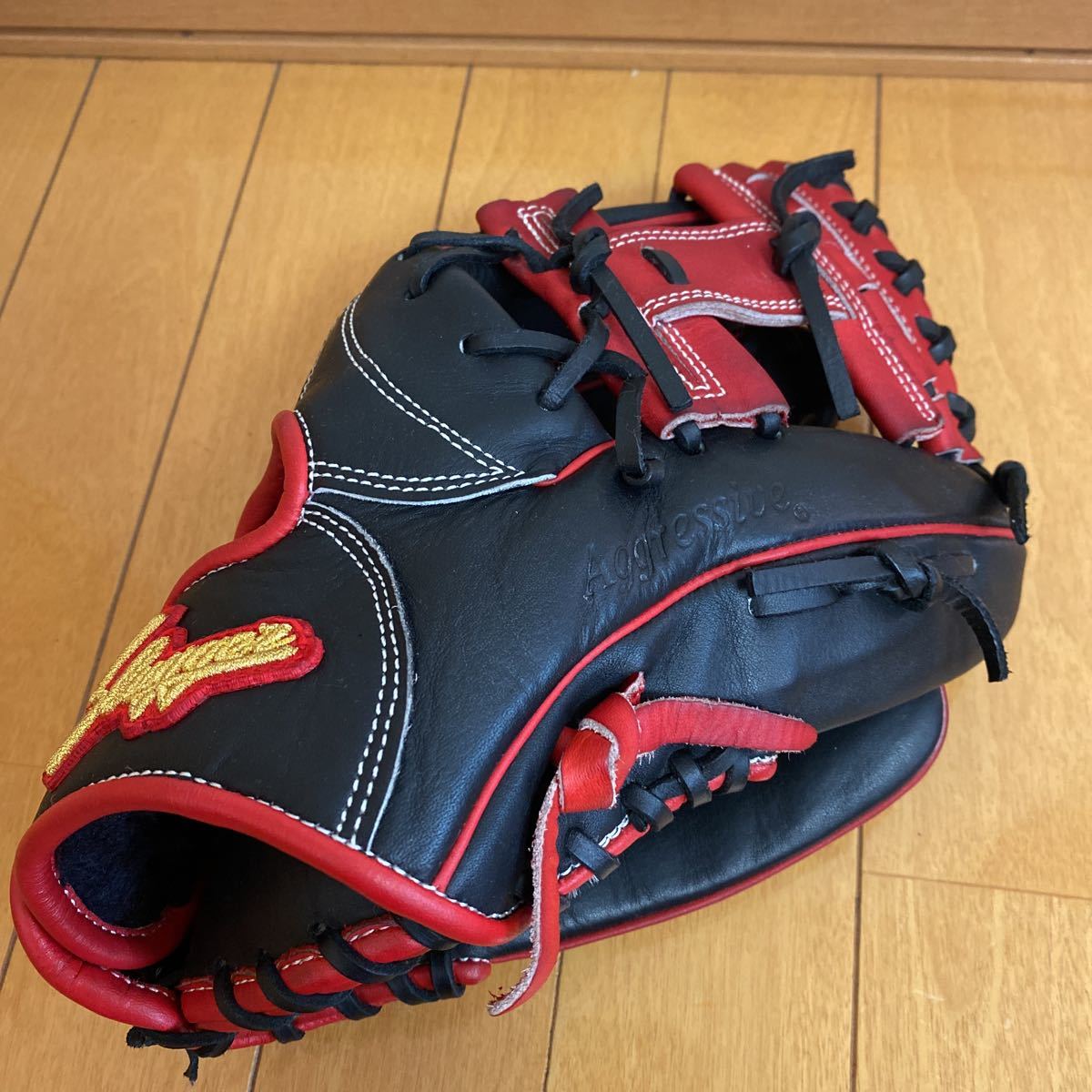 久保田スラッガー 一般ソフトボール グローブ Lt18 Gs1 Kss 6 右投げ用 ブラック レッド ブラック紐 W 29 内野手向け 展示会限定モデル オールラウンド 売買されたオークション情報 Yahooの商品情報をアーカイブ公開 オークファン Aucfan Com