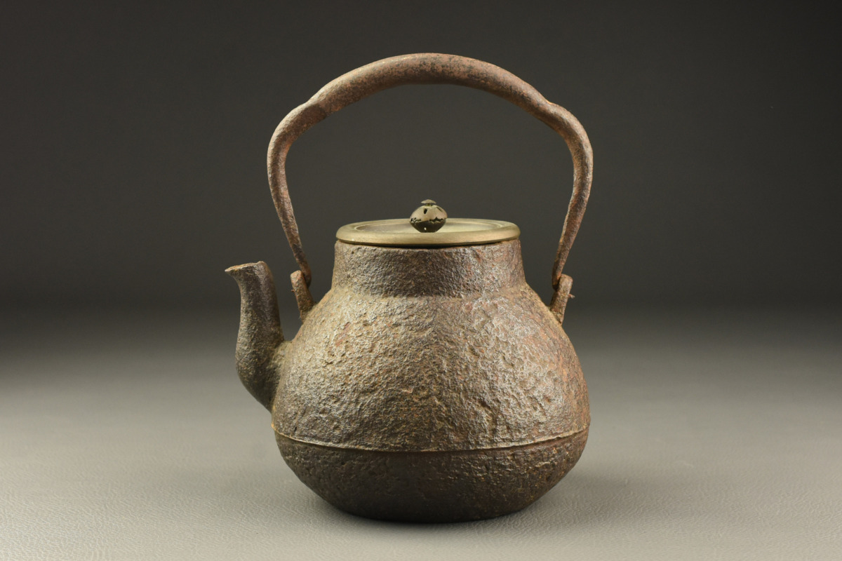 旧家蔵出し　古美術　茶道具　龍文堂鉄瓶 龍文堂 ｜骨董品買取 緑和堂 2026年最新龍文堂造 鉄瓶