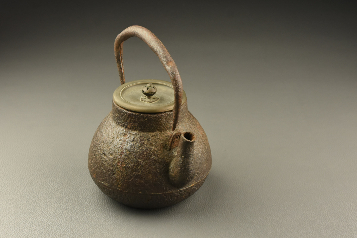 鉄瓶 龍文堂造　骨董品 茶道具 龍文堂 造 『鉄瓶』 ｜骨董品買取 緑和堂