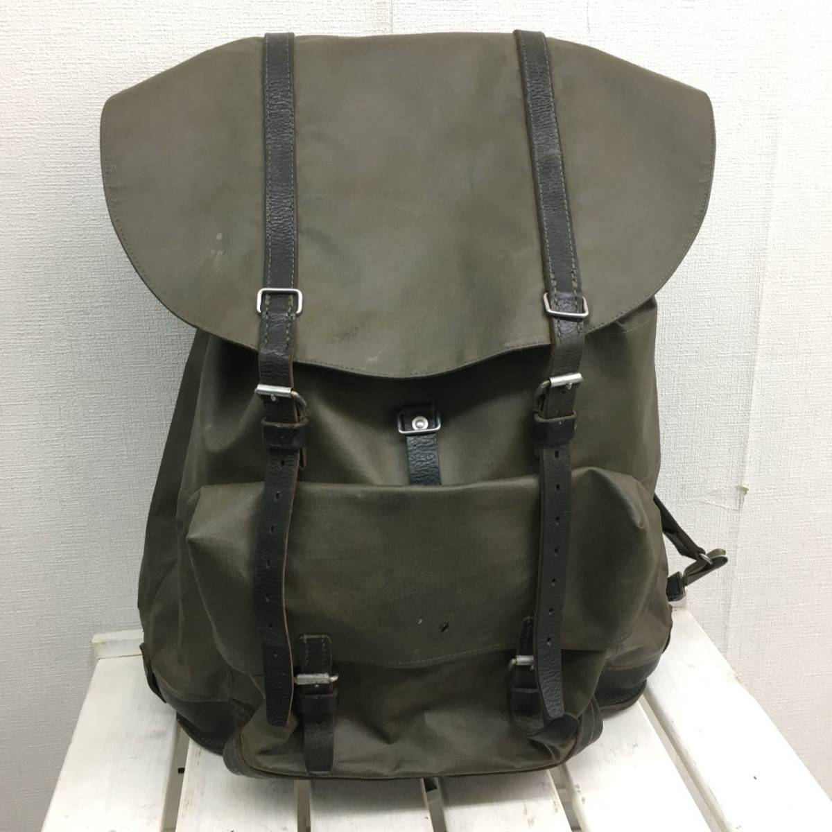 スイス軍　山岳部隊用　大型バックパック　１９７７年製ビンテージ　状態良品！ KZ1516☆80's スイス軍 山岳部隊 PVC/レザーマウンテンバックパック