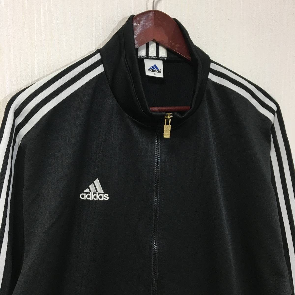 90s ヴィンテージ 古着系 ストリート adidas アディダス デサント製 金 