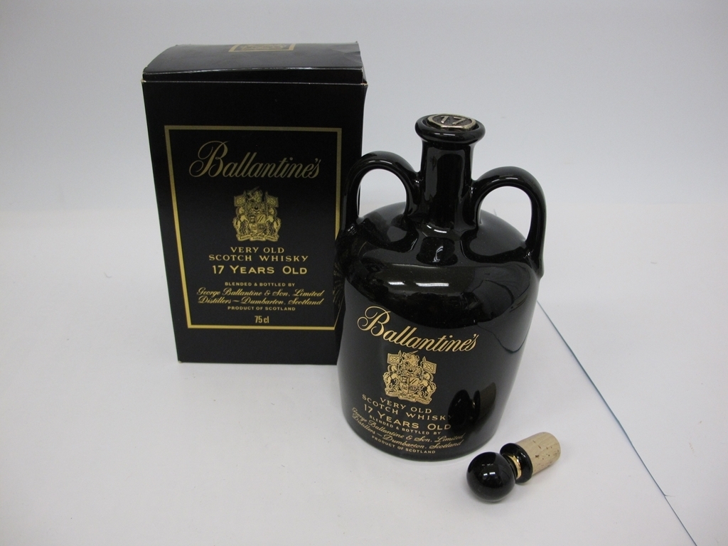 S4-10 古酒 未開栓 Ballantines バランタイン 17 YEARS OLD 17年 スコッチウイスキー 750ml 陶器ボトル 箱付 替栓