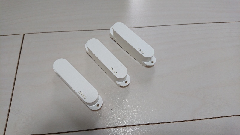 新品 未使用 悩ましい EMG SA SET White