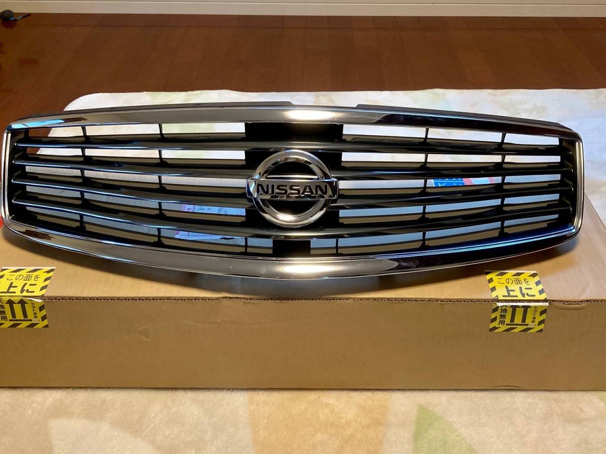 車 日産 スカイラインクロスオーバー 純正 フロントグリル 本体