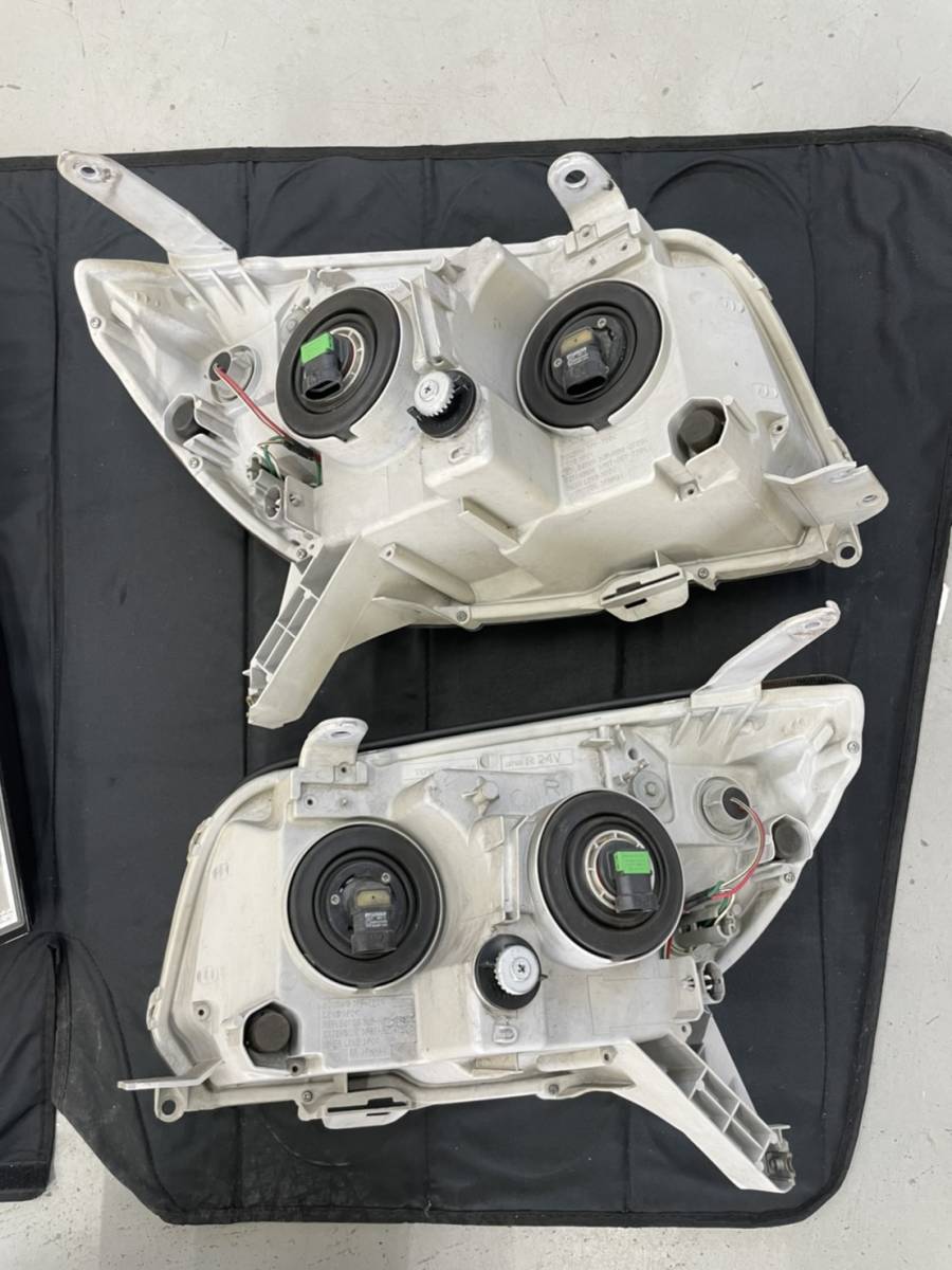 ２００系後期ハイラックスサーフ純正ヘッドライト　左右_2