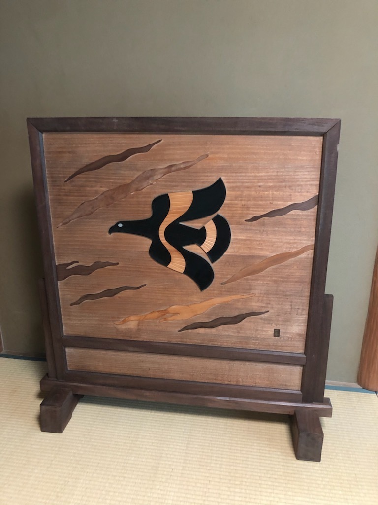 【豊富な，新品】 横山一夢 刻印 木彫 華崖 肉筆 極彩色 鶏 松図 木製 衝立 静岡県裾野市(1枚式)｜売買されたオークション情報、yahooの商品情報をアーカイブ公開 - オークファン 1枚式