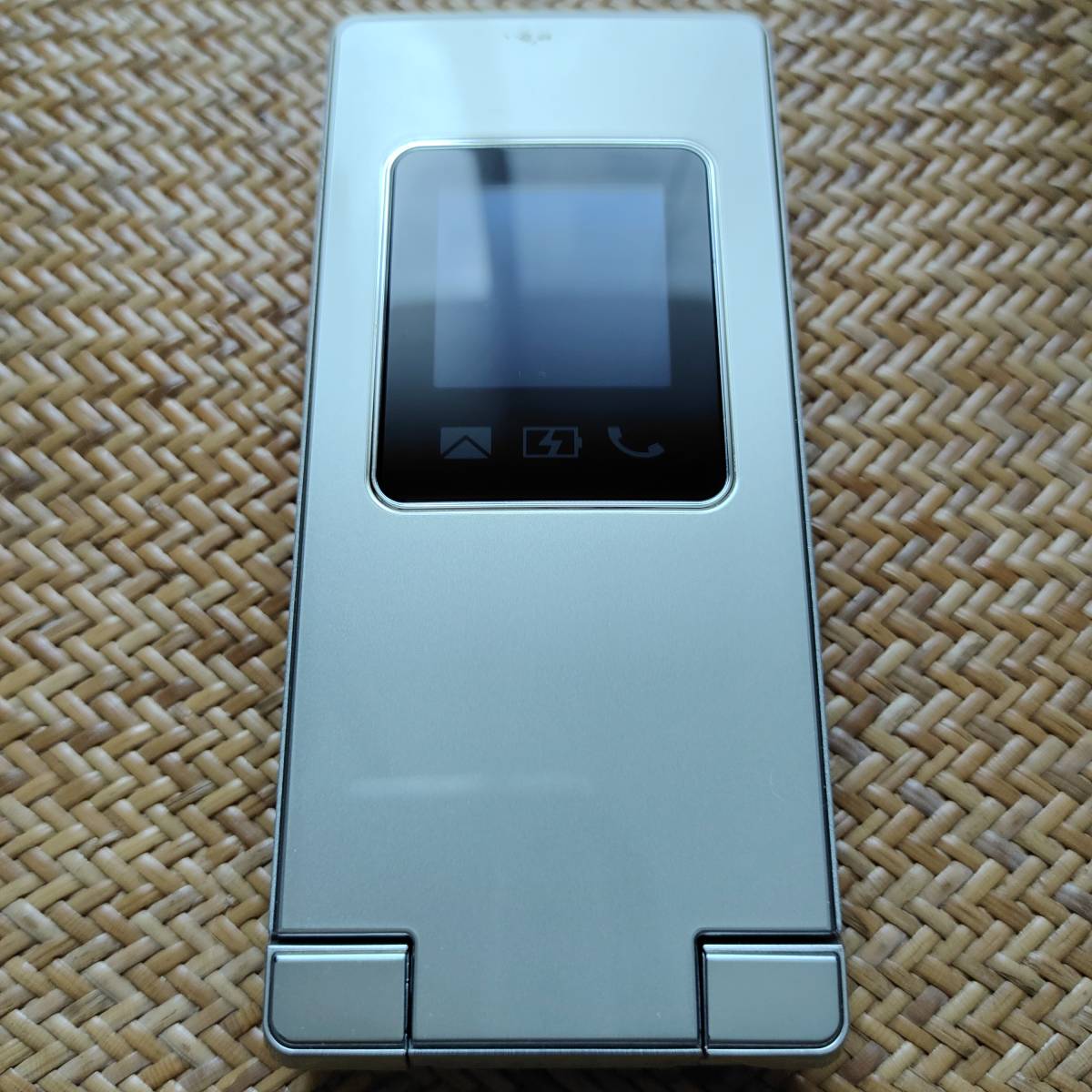 良品 ガラケー SoftBank かんたん携帯9 4G SHARP シャープ 505SH 携帯
