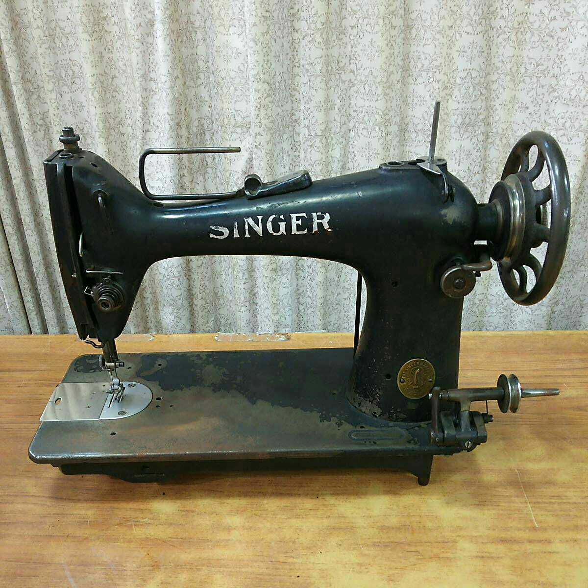 アンティークミシン SINGER シンガーミシン 足踏みミシンの本体のみ SIMANCO 希少 銀字 昭和レトロ ビンテージ 中古 長期保管品 ジャンク